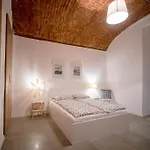 Art & Cozy Apartments